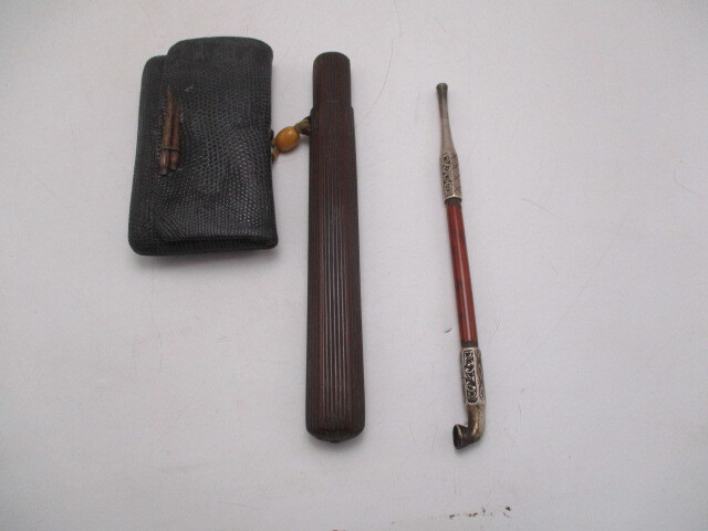 アンティーク　煙管　キセル　煙草入れ　締緒玉　提げ物　銀吸口　彫刻