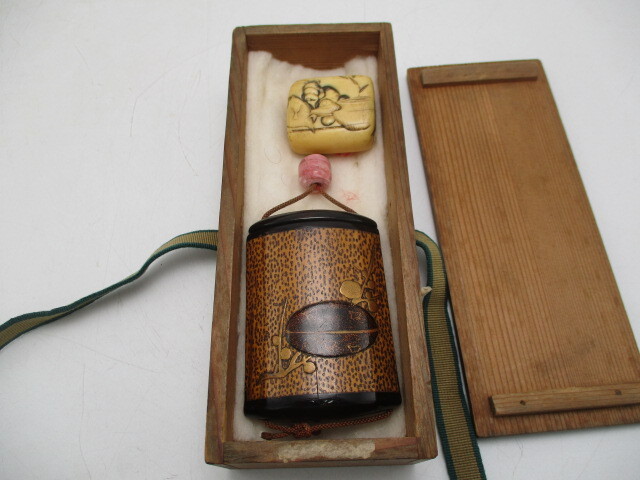 レトロ アンティーク 印籠 蒔絵 在銘 根付 天然石 彫刻 魚 締緒玉