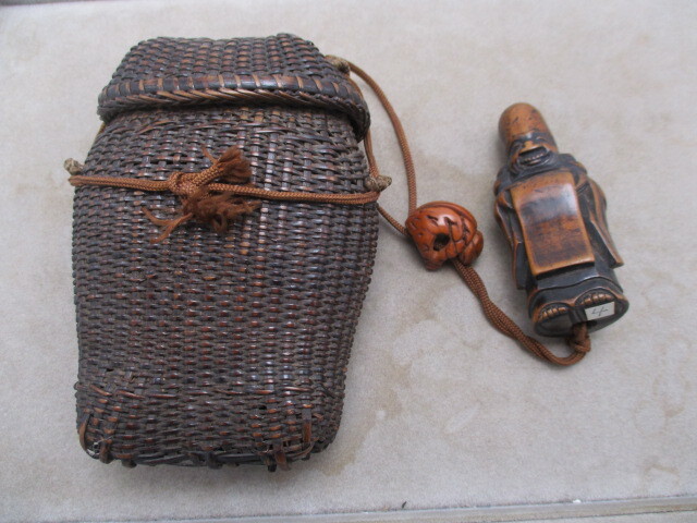 骨董品 レトロ アンティーク 根付 煙草入れ 網かご 寿老人 彫刻 提げ物