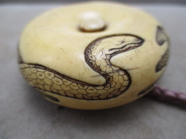 レトロ アンティーク 骨董品 饅頭根付 蛇 鹿角