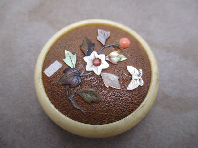 レトロ アンティーク 骨董品 鏡蓋根付 シェル 貝 花 蝶 鹿角